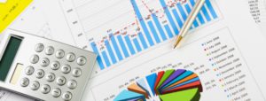 feuille avec des graphiques et une calculatrice
